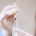 علاج حب الشباب باستخدام إبر النضارة