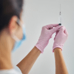 فوائد إبر النضارة في استعادة شباب البشرة وتقليل التجاعيد 10 فوائد إبر النضارة